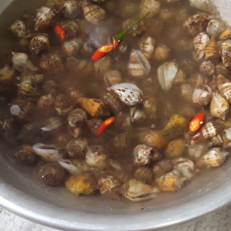 Step 1 Prepare the snails Stir-fried Butter Garlic Snails