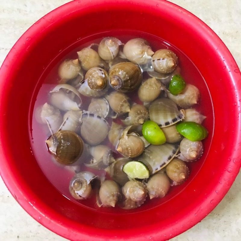 Step 1 Prepare the garlic snails Grilled Garlic Snails with Fish Sauce (recipe shared by users)