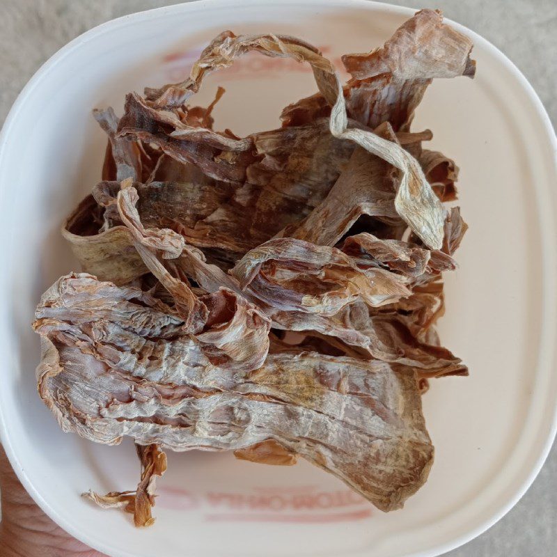 Step 1 Preparing dried bamboo shoots for Chicken Bamboo Shoot Noodles