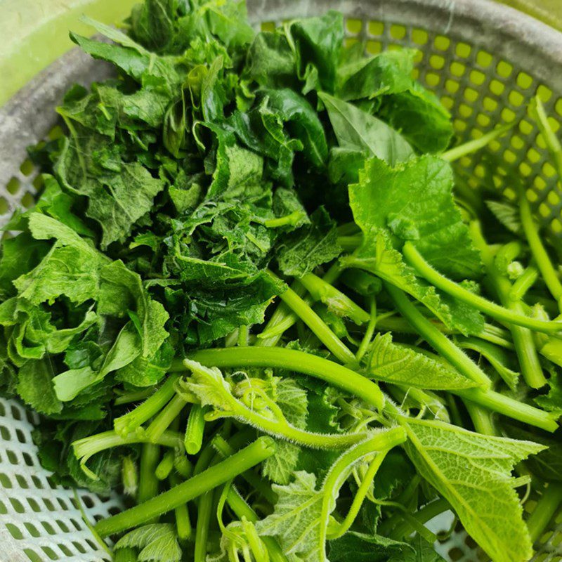 Step 1 Prepare the bottle gourd Stir-fried Bottle Gourd with Garlic (Recipe shared by users)