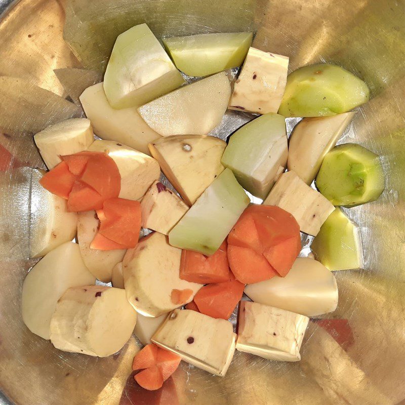 Step 1 Prepare vegetables for Vegetarian Curry (recipe shared by users)