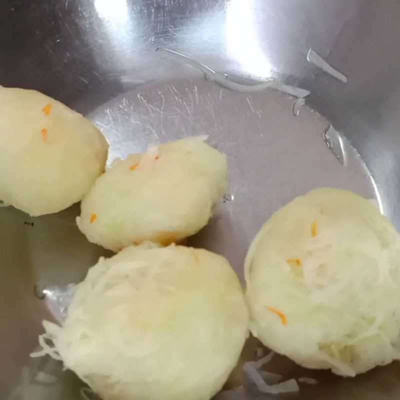 Step 2 Prepare vegetables Kohlrabi carrot shrimp pork salad