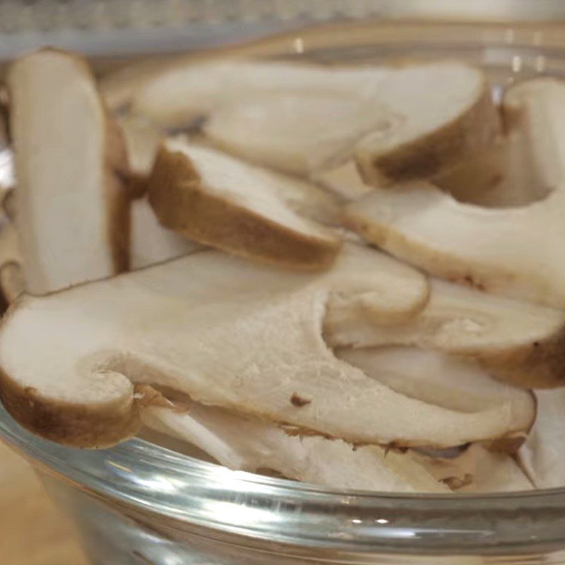 Step 1 Prepare the vegetables for Abalone Porridge with Shrimp and Mushrooms