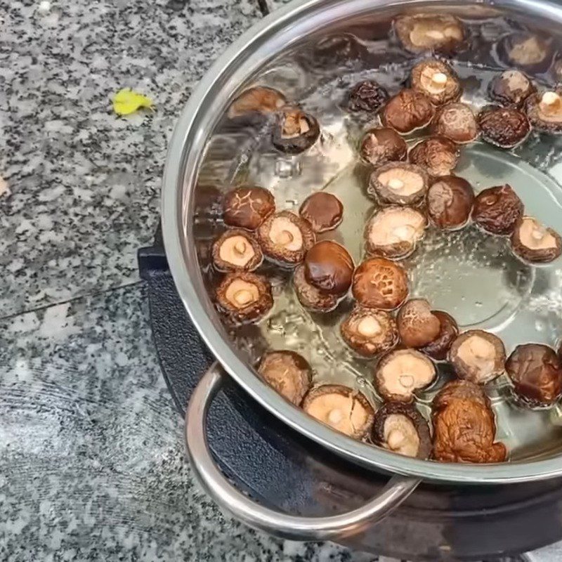 Step 1 Prepare vegetables Beef Tendon Stir-fried with Shiitake Mushrooms