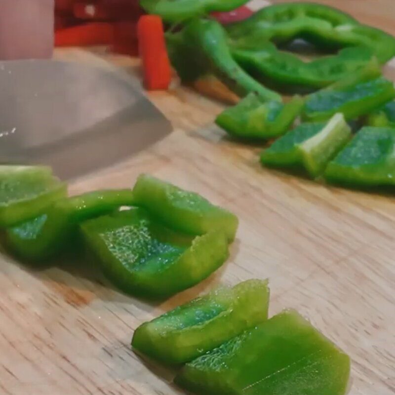 Step 1 Prepare vegetables Sweet and sour chicken stir-fry