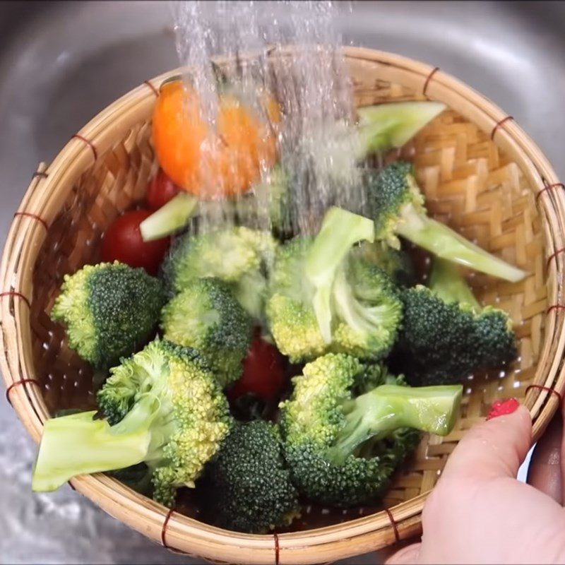 Step 1 Prepare vegetables for Halloween bento