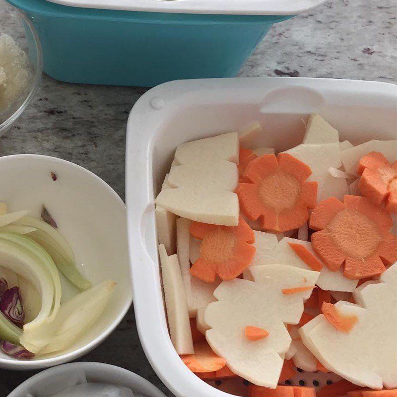 Step 1 Prepare the vegetables for Crispy Fried Noodles with Mixed Vegetables