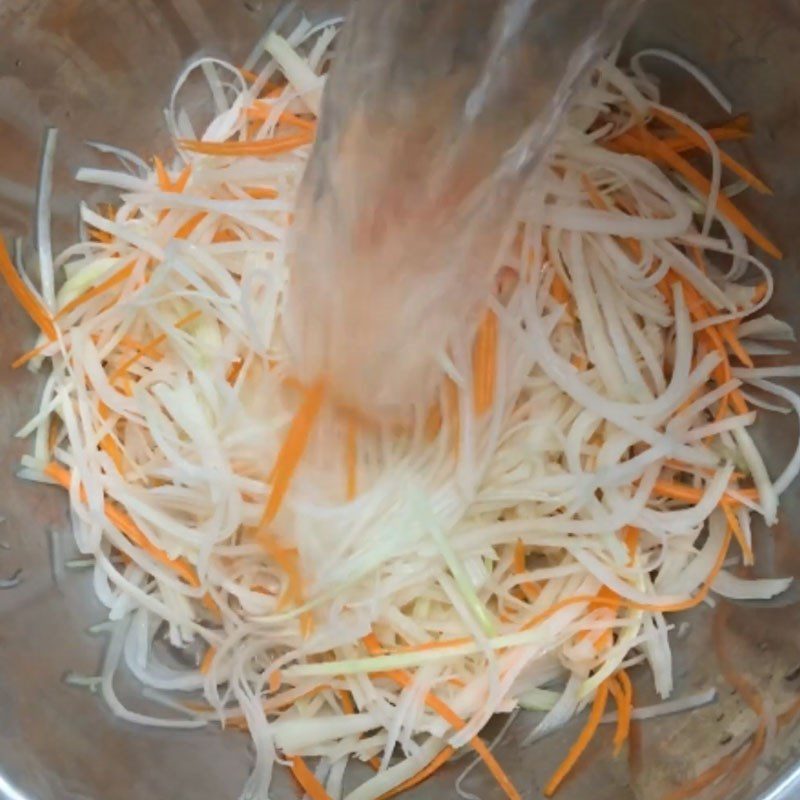 Step 3 Prepare vegetables Kohlrabi carrot pig ears salad