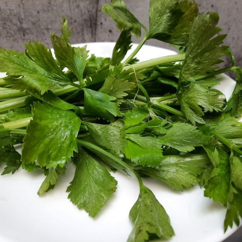 Step 2 Prepare vegetables Stir-fried celery with pork (recipe shared by users)