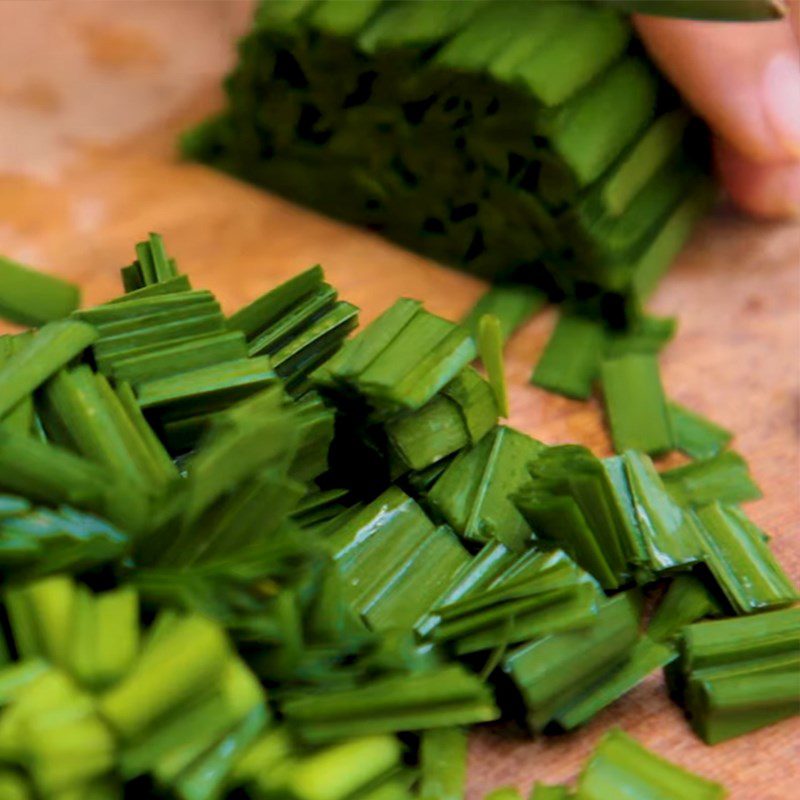 Step 1 Prepare the vegetables for Fried Chive Cake