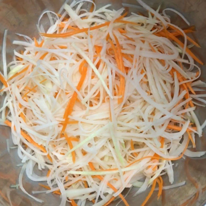 Step 3 Prepare vegetables Kohlrabi carrot pig ears salad