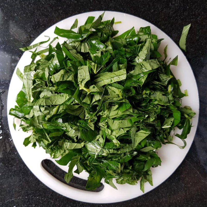 Step 2 Prepare the water spinach Water spinach soup with beef