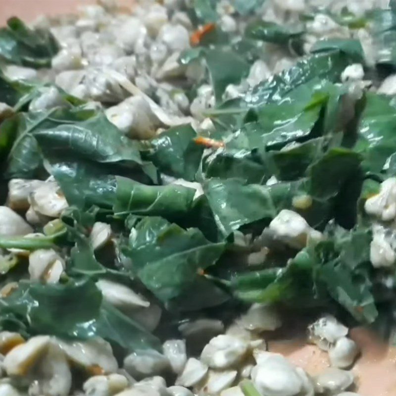 Step 2 Stir-fry dish Stir-fried Clams with Betel Leaves