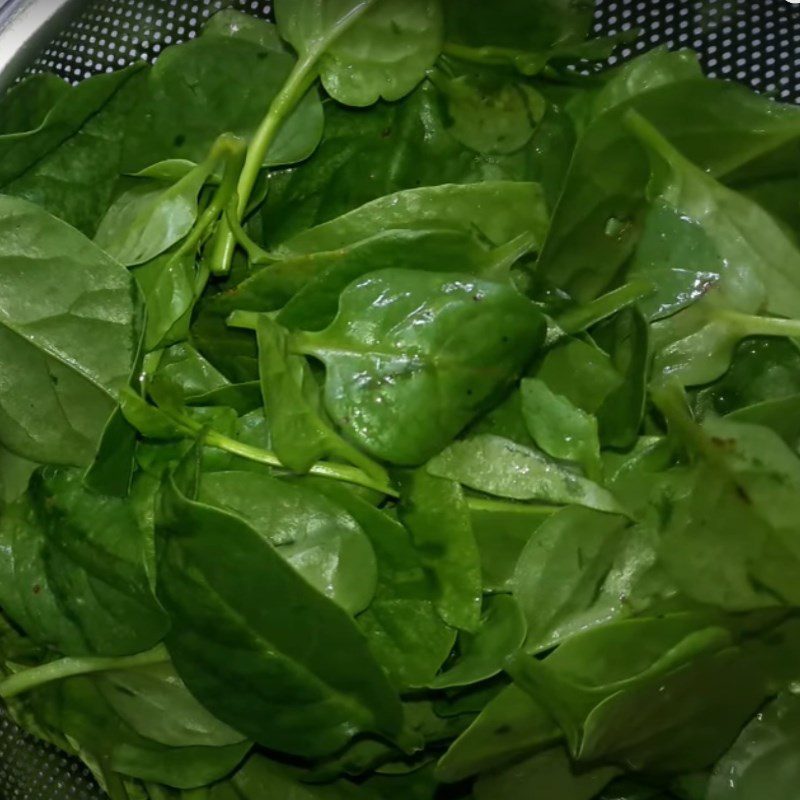 Step 3 Preparing malabar spinach in clam soup