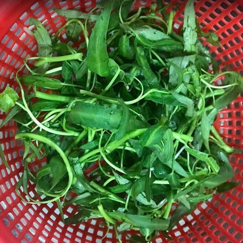 Step 1 Prepare the ingredients for Stir-fried Water Spinach with Bean Sprouts