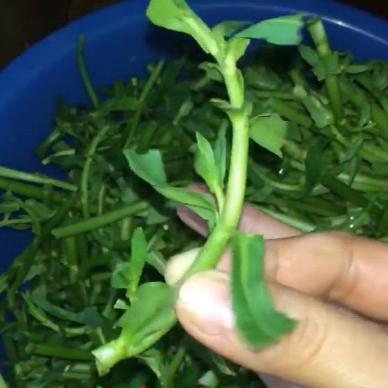 Step 2 Prepare rice paddy herb Snakehead fish steamed with rice paddy herb