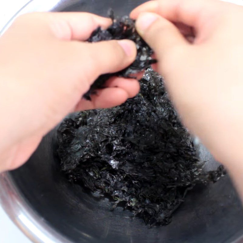 Step 1 Prepare seaweed Roasted seaweed with sesame salt