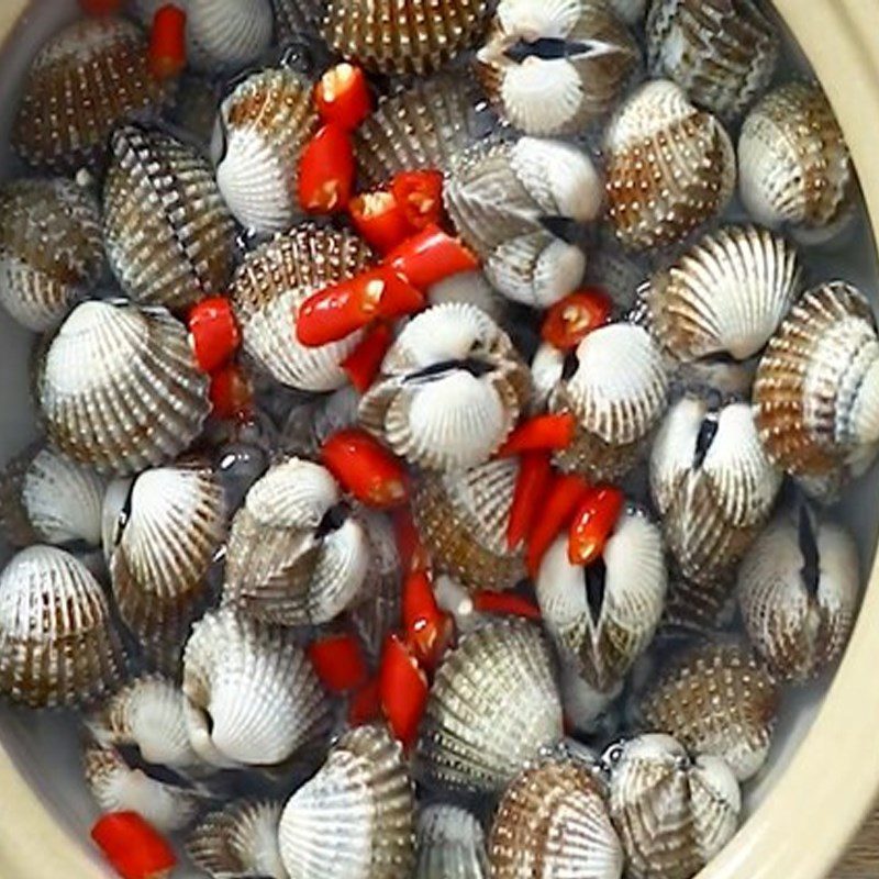 Step 1 Prepare the clams for Clam Soup