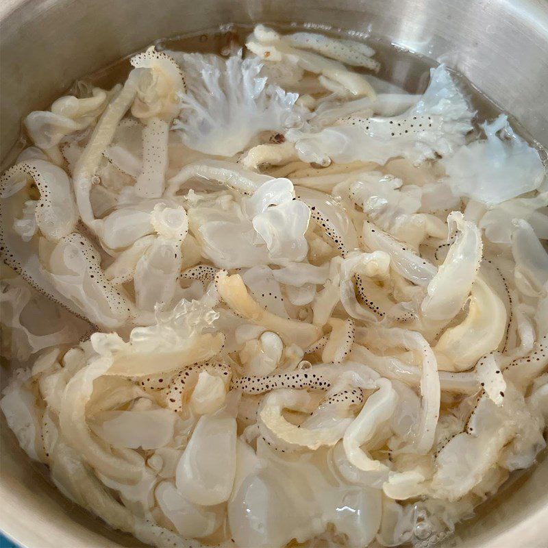 Step 1 Prepare jellyfish for Jellyfish Salad with Onion