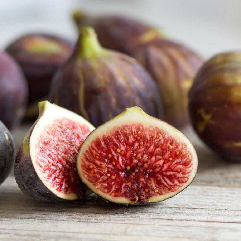 Step 1 Prepare the figs for Fig Smoothie with Yogurt