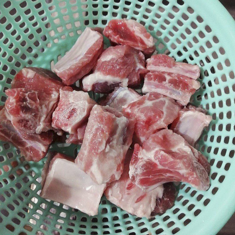 Step 1 Prepare the ribs Fried ribs with garlic