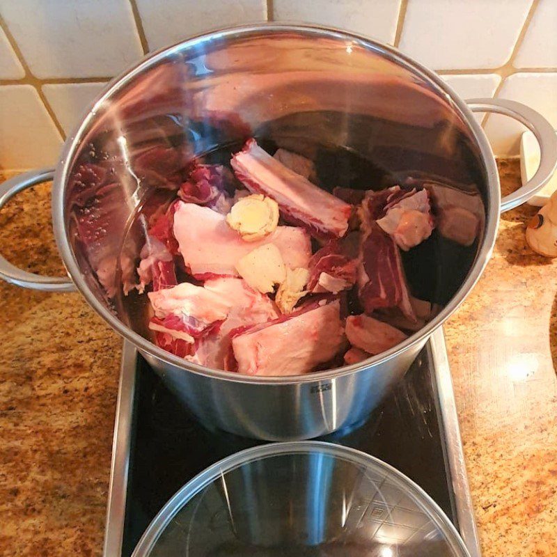 Step 1 Prepare beef ribs for beef stew