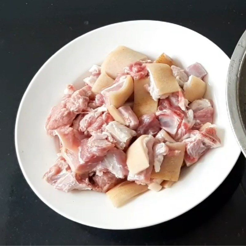 Step 1 Prepare goat ribs Stir-fried Goat Ribs with Bell Peppers