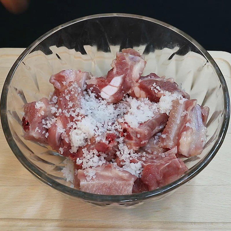 Step 1 Prepare the pork ribs Coca braised ribs