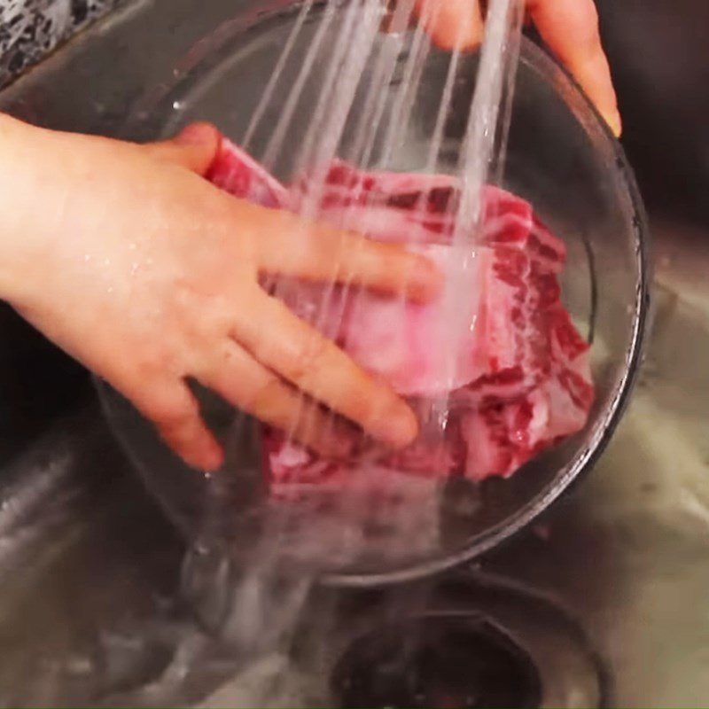 Step 1 Prepare the ribs and beef for Beef Hot Pot with Taro