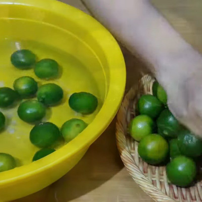 Step 1 Prepare the kumquat for Preserved Kumquat in Honey and Rock Sugar