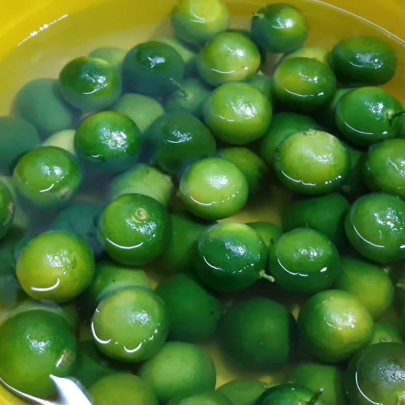 Step 1 Prepare the kumquat for Preserved Kumquat in Honey and Rock Sugar