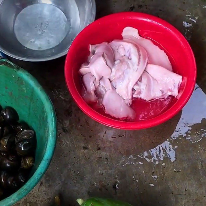 Step 1 Prepare pig ears and snails for Papaya Salad