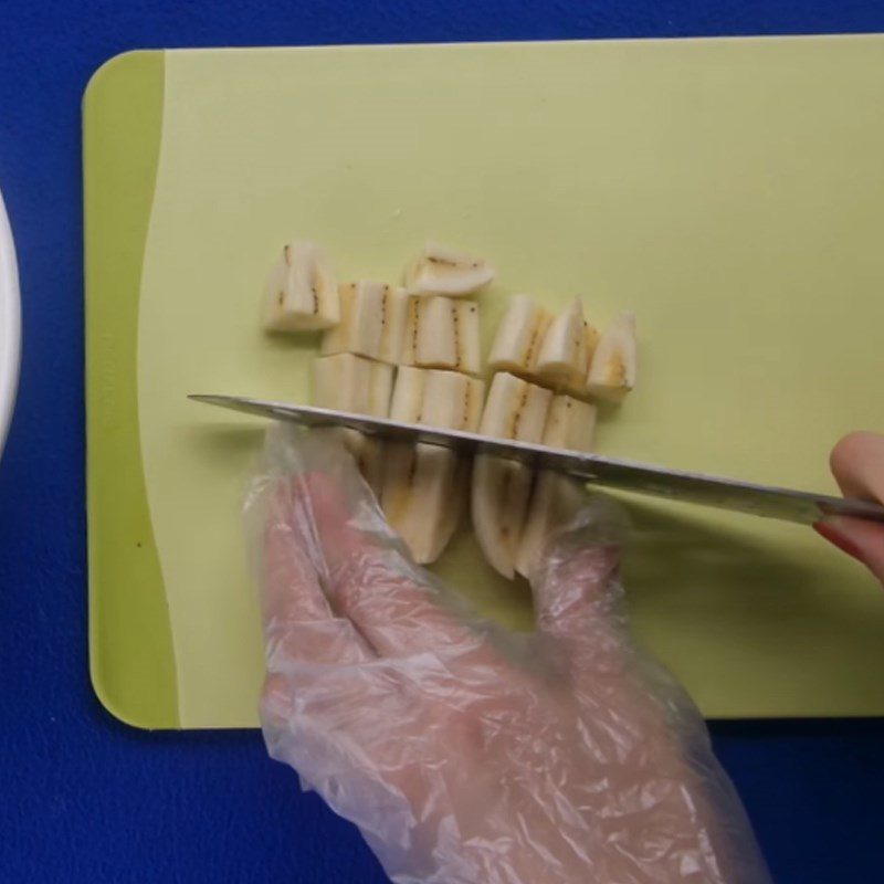 Step 2 Preparation, coating with flour, and boiling bananas Banana and mung bean dessert