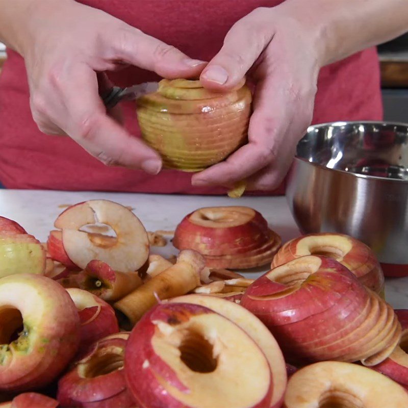 Step 1 Prepare the apples for Apple Juice with a Pressure Cooker