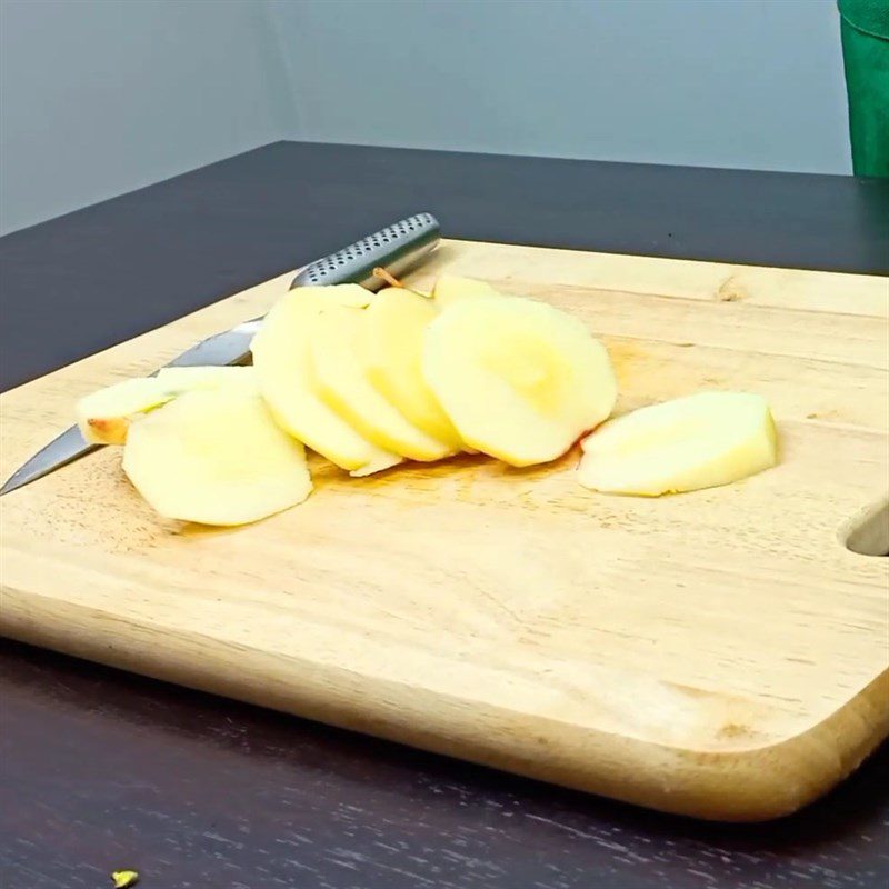 Step 1 Prepare Apples and Ginger for Apple Ginger Tea