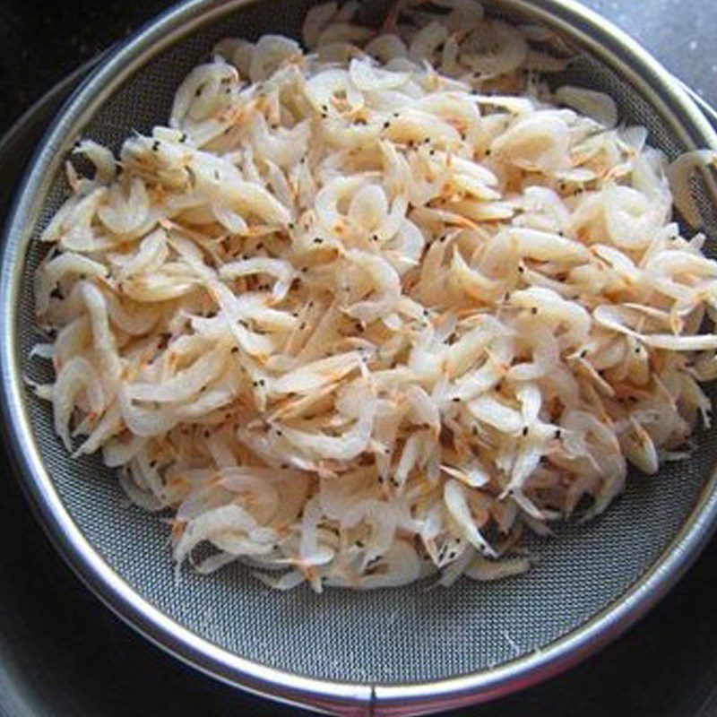 Step 1 Prepare the shrimp for Shrimp Paste