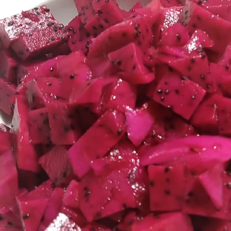 Step 1 Prepare dragon fruit Dragon fruit with rock sugar