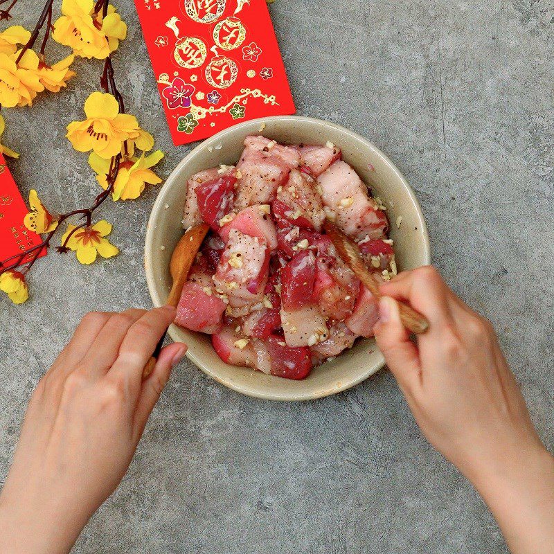 Step 2 Marinate the meat for braised pork using a pressure cooker