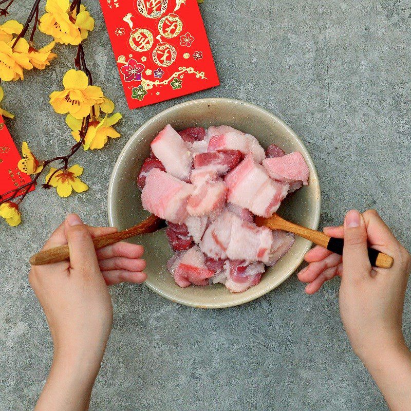 Step 2 Marinate the meat for Braised Pork with Pressure Cooker