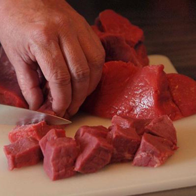 Step 1 Prepare the beef Beef stew with carrots