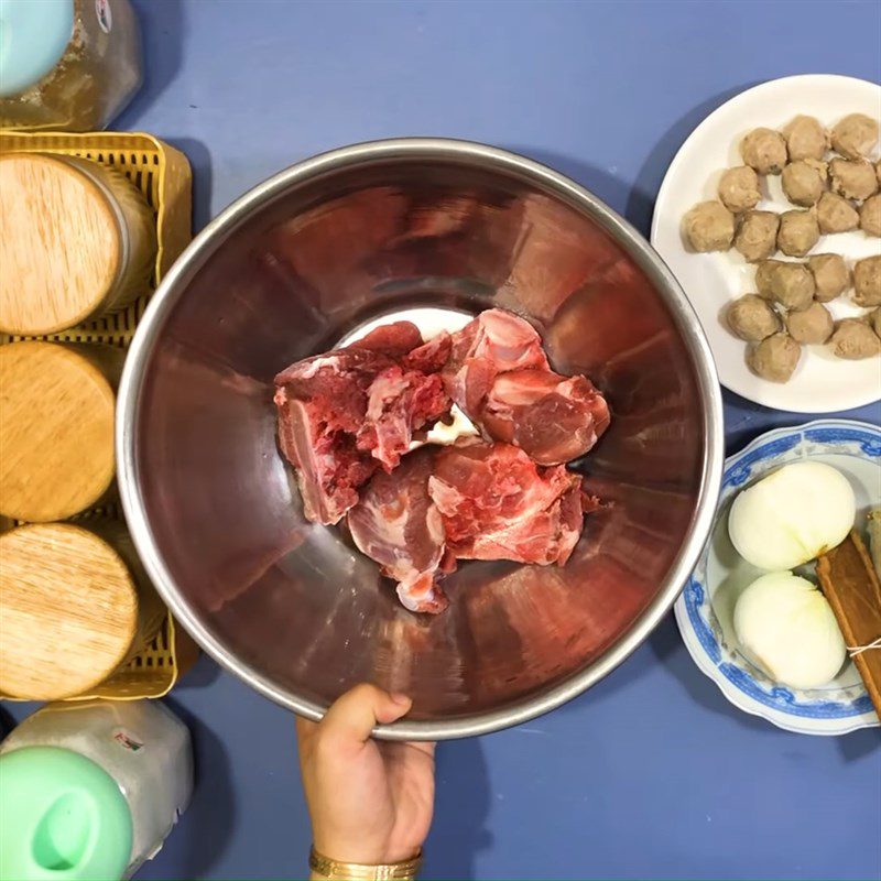 Step 1 Preparing pork bones for Pho Tai with beef balls