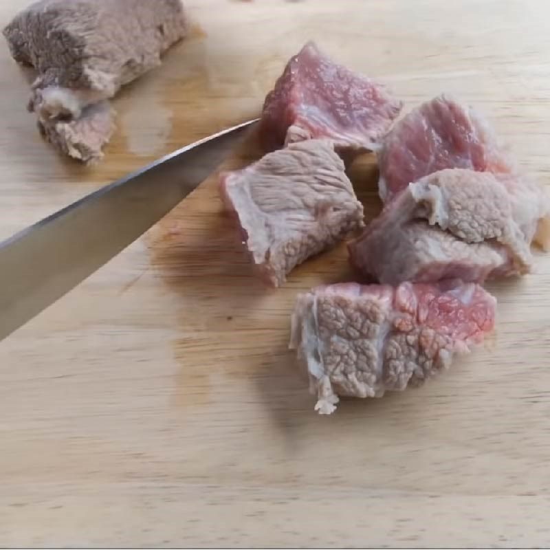 Step 1 Prepare the beef for Beef Bitter Melon Soup