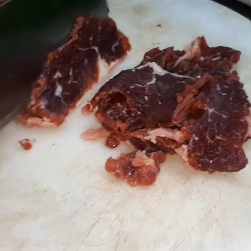 Step 1 Prepare the beef and daikon Stir-fried Daikon with Beef