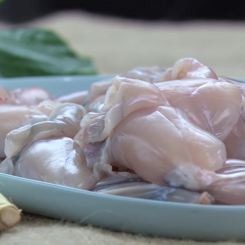 Step 1 Prepare frog meat Frog wrapped in betel leaves