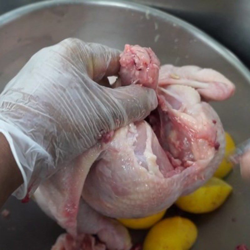 Step 1 Prepare the chicken for Chinese-style chicken soup