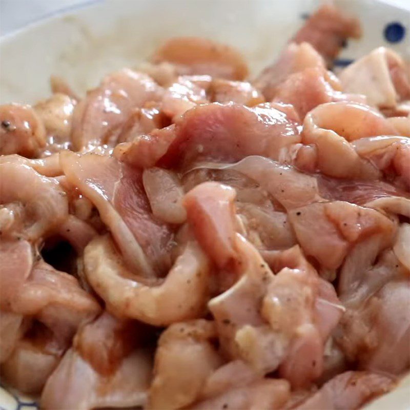 Step 1 Prepare and Marinate the Chicken Stir-Fried Noodles with Chicken and Vegetables