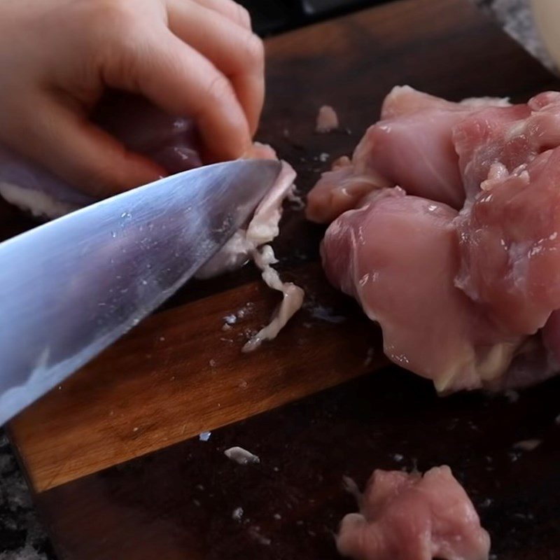 Step 1 Prepare the chicken for steamed dumplings with chicken filling