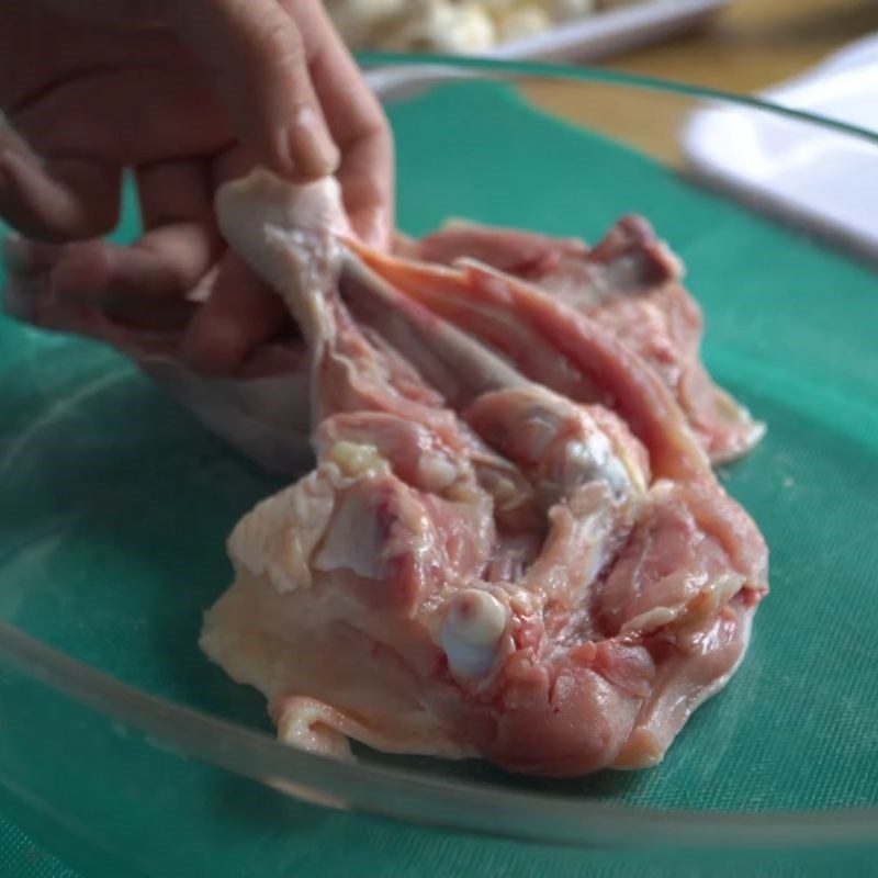 Step 1 Prepare chicken for cooking red wine chicken