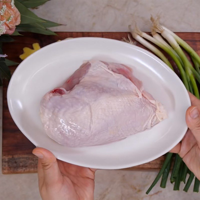 Step 1 Preparing the chicken for shredded chicken porridge