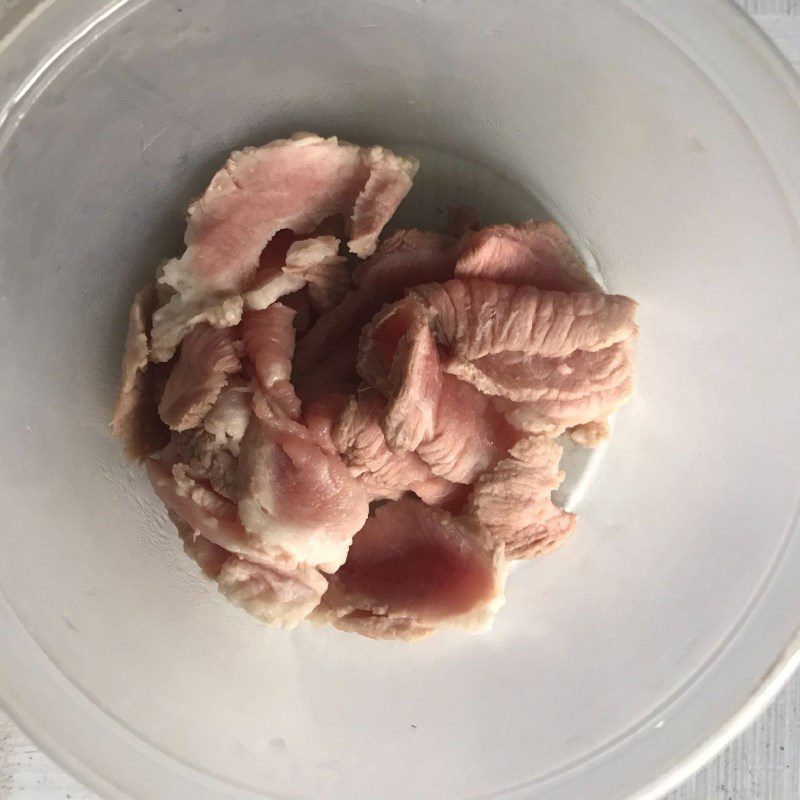 Step 1 Prepare the pork Stir-fried noodles with pork